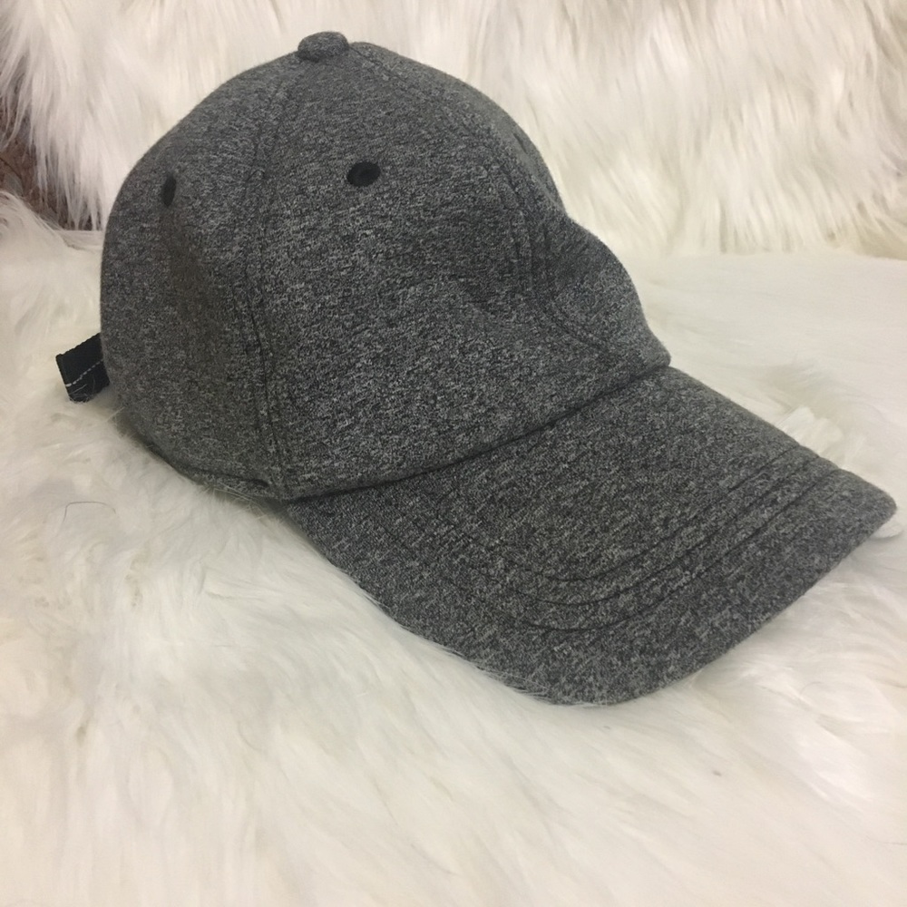 Lululemon “baller” cap gray